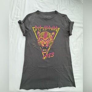 Women’s Def Leppard Shirt - Size Small - Great Condition